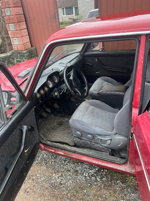 Продаю машину на повному ходу ВАЗ 2106