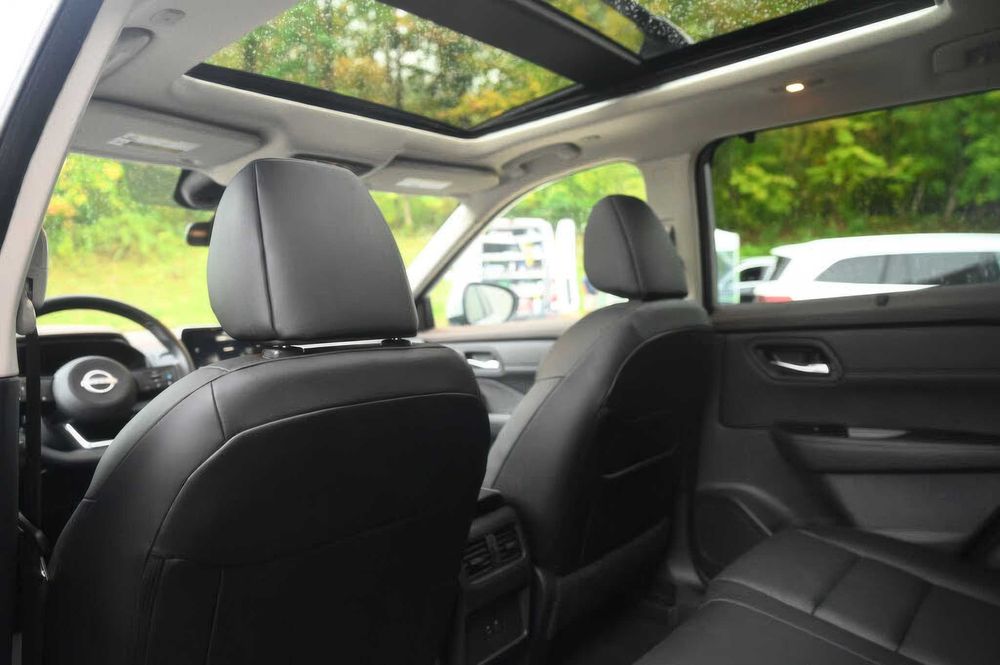 Nissan Rogue SV      2023