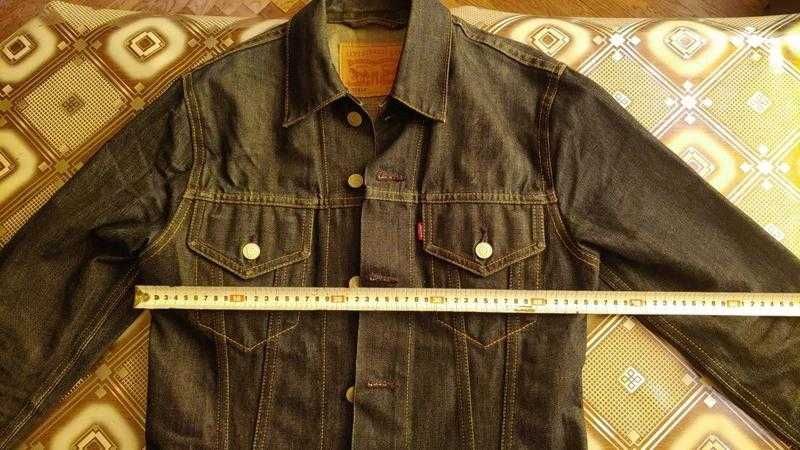 Джинсовая куртка levis. розмір S