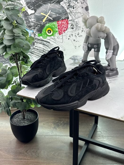 Кросівки Adidas Yung 1 40.5 розмір Е14071