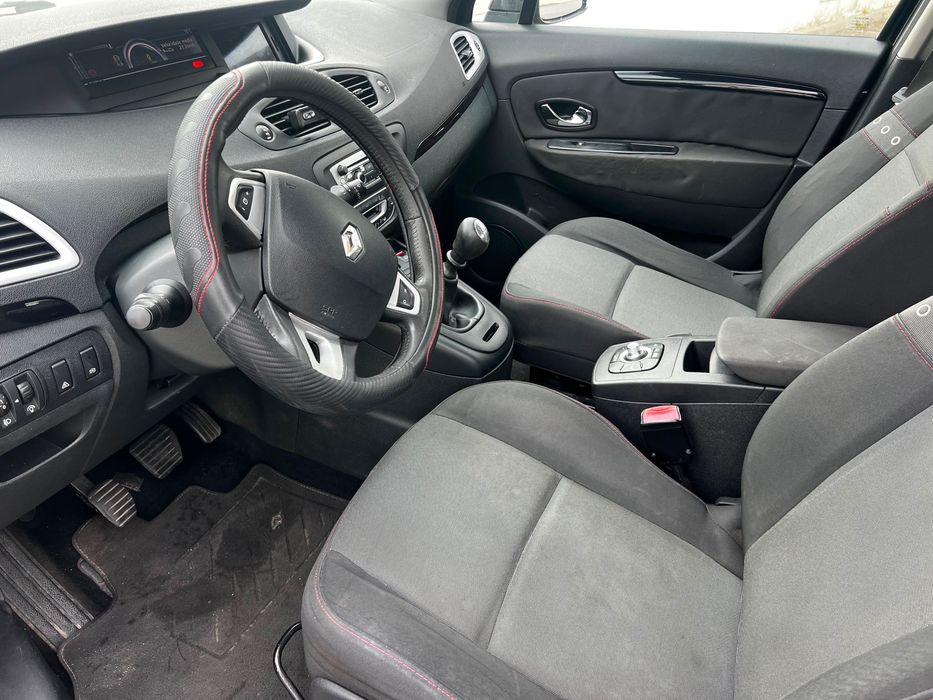 Renault Scenic Gasóleo 7 Lugares foto 3