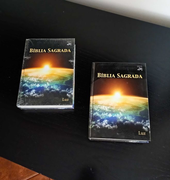 Duas Bíblias Sagradas