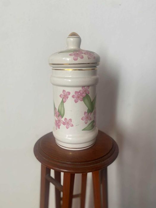 Coisas antigas,quadros cadieiros e vasos