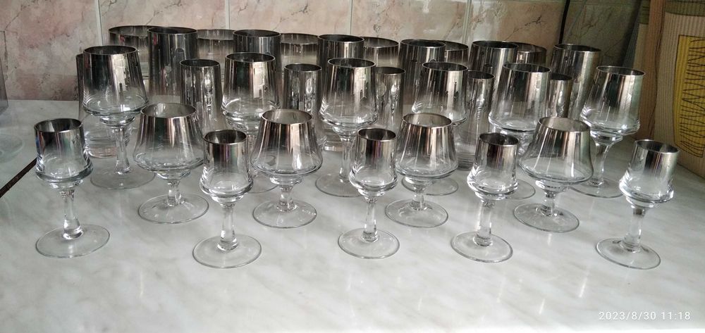Sprzedam komplet szklanek i kieliszków w platynie