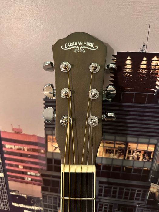 Sprzedaję gitarę akustyczną. CARAVAN HS-4010 BK