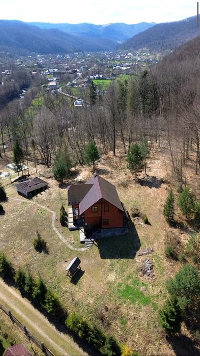 Продаж будинку в центрі с. Шешори біля лісу 16.5 сот землі, неподалік гірська річка, поруч розвинена інфраструктура Без комісії Дуже вдала інвестиція!