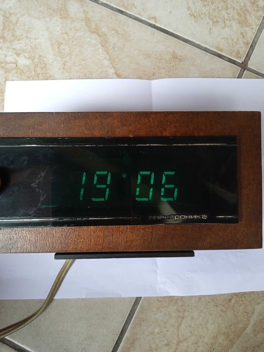 Zegar budzik ZSRR PRL cyfrowy elektronika