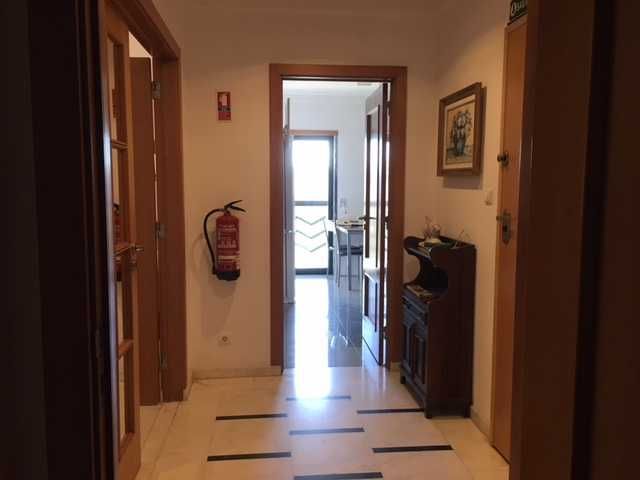 Oportunidade: T3 em Algés , espaçoso e com muita luz, excelentes acessos a Lisboa