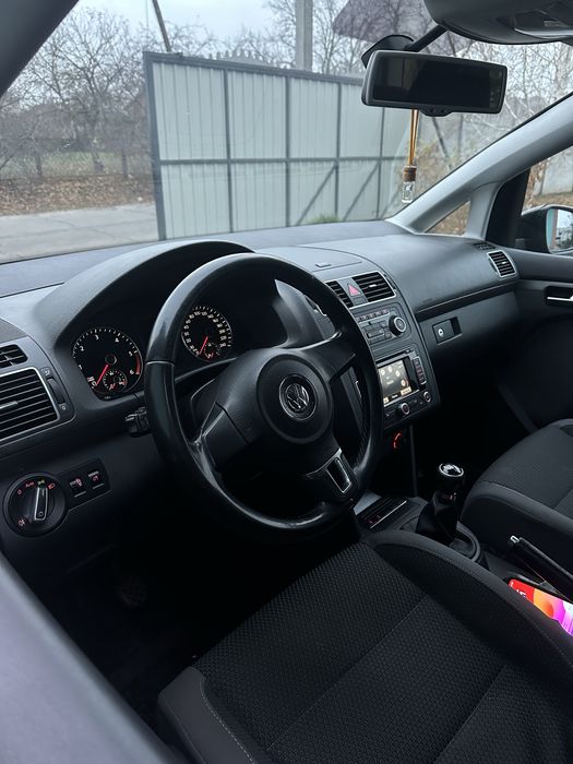 Продам фольксваген туаран