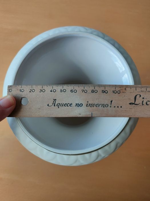 Vaso/jarra/floreira com base.