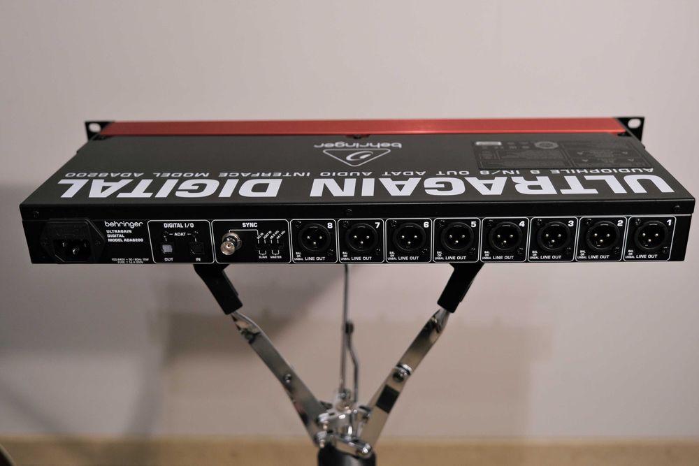 Behringer ADA8200