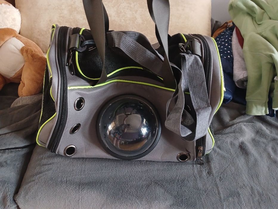 Продам переноску в хорошем состоянии.