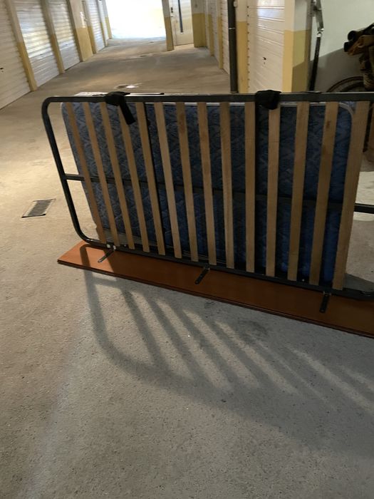 Estrado cama com pes e colchao