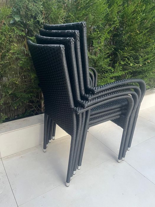 Conjunto de mesa e 8 cadeiras novas em rattan