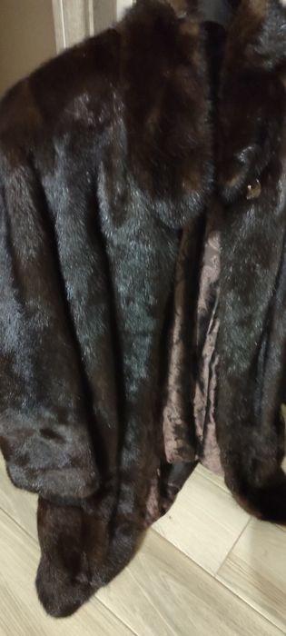 Продам норкову шубу