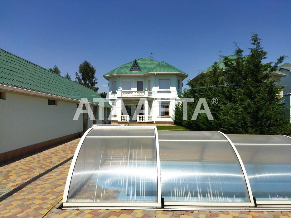 Будинок з басейном біля моря на 7 сотках