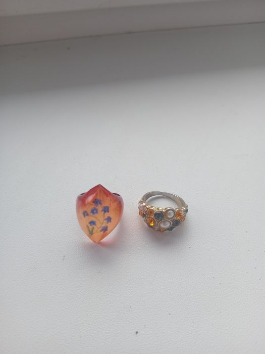 Продам жіночі  каблучки. Ціна за одну