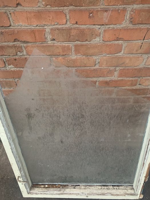 Отдам бесплатно- даром стекло либо раму со стеклом