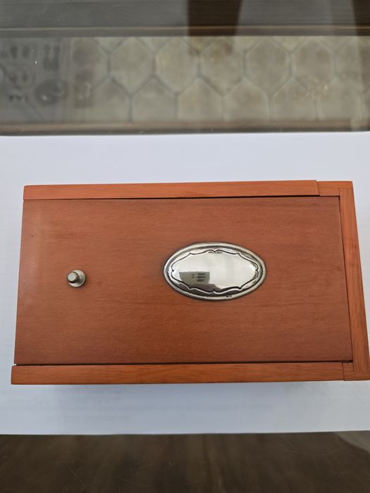 Caixa de Jogo com pormenor em Prata