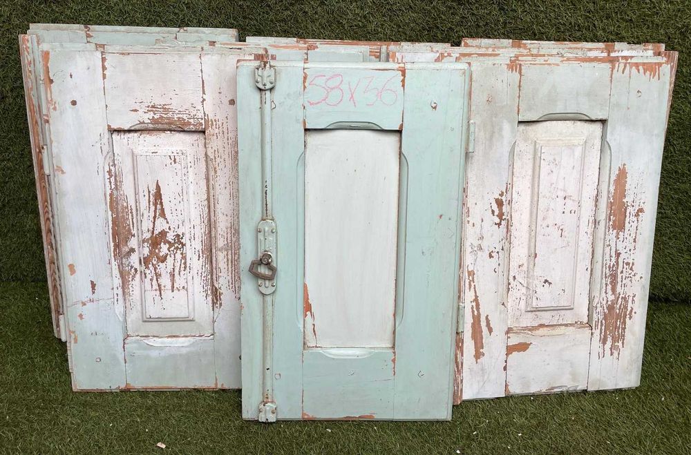 Portadas de janelas antigas, 8 pares