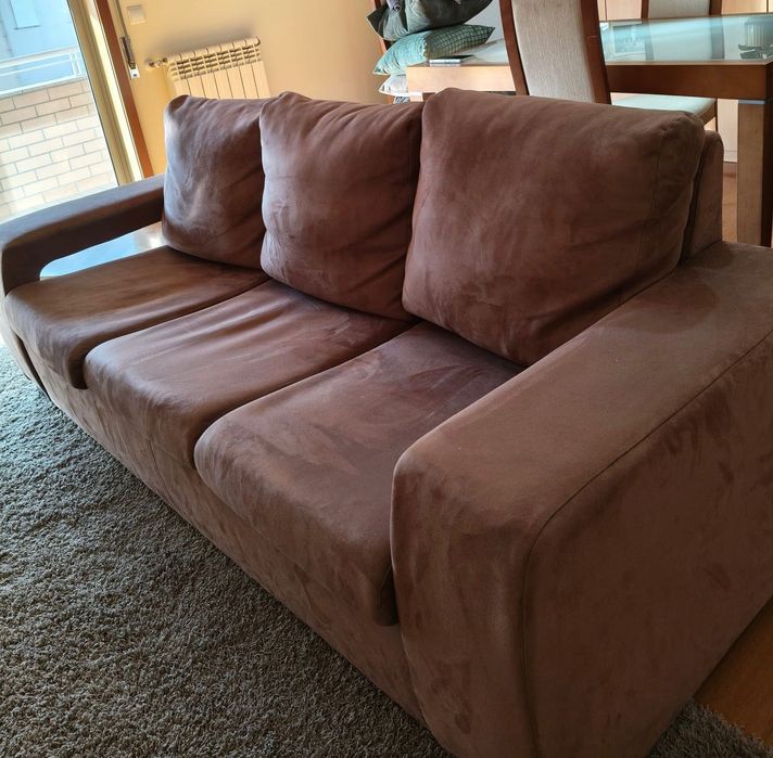 Sofá de 3 lugares recentemente estofado, excelente estado