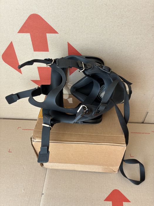 Противогаз-маска и специальный фильт от радиации и отравляющих веществ