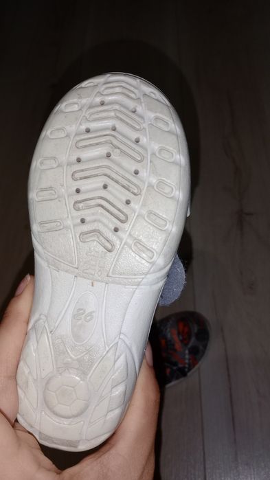 Kapcie tenisówki dla chłopca Renbut 26 skórzana wkładka auta