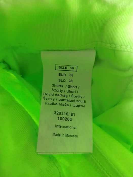 Neonowe zielone spodenki