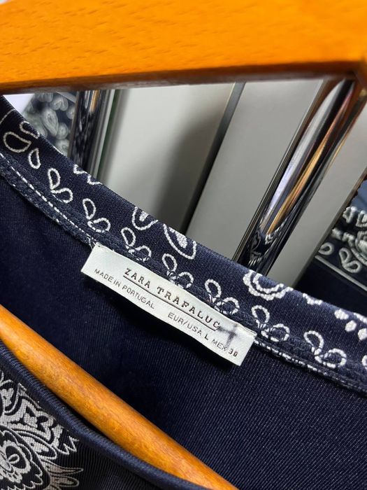 чорна вільна сукня