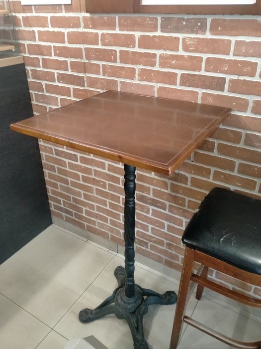 Стільці та столи