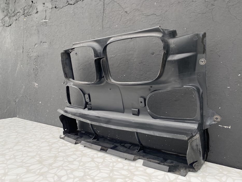 Дифузор под ноздри радиатора БМВ Е39 під ноздрі