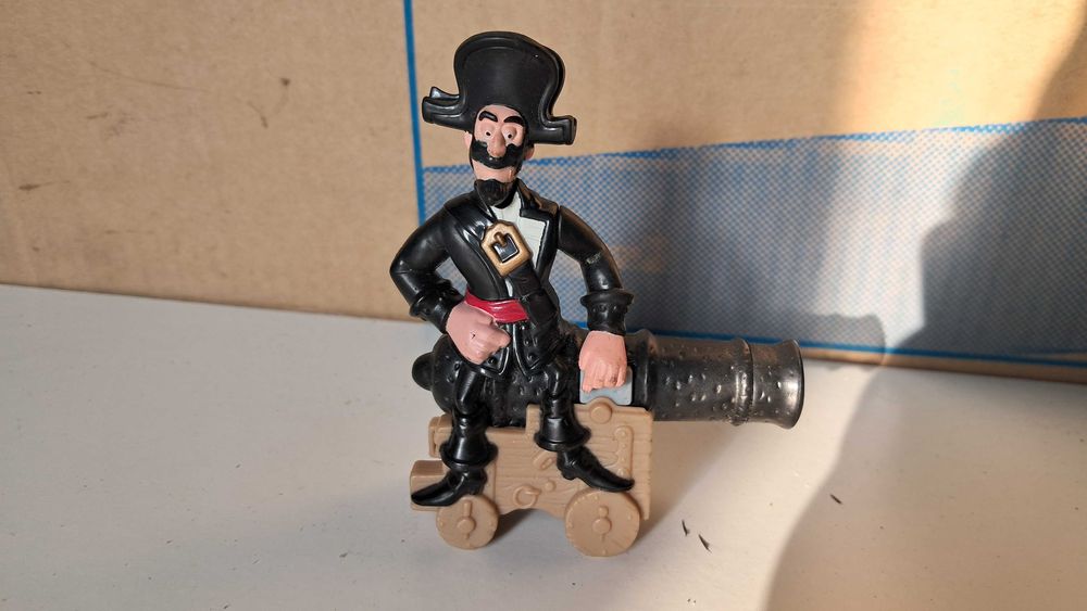 Figurka pirat z armatą 6cm