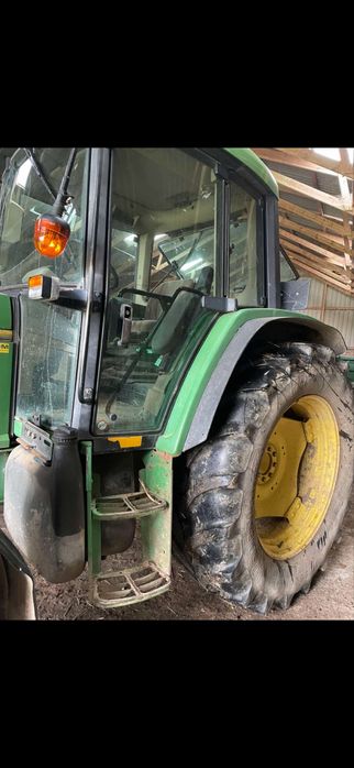 Трактор John Deere 6400