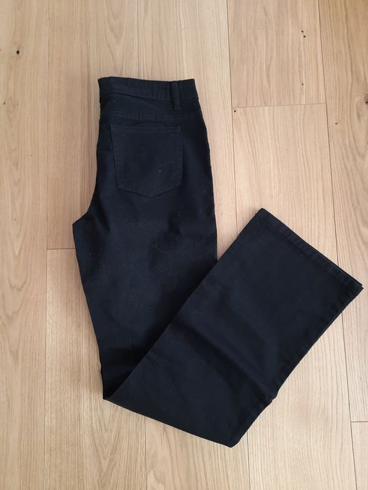 Czarne bawełniane spodnie typu jeansy bootcut