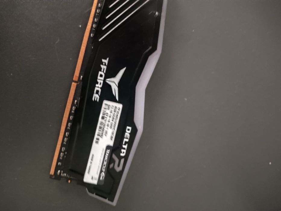 Оперативна пам'ять Ddr4 t force delta r 3200 8gb rgb