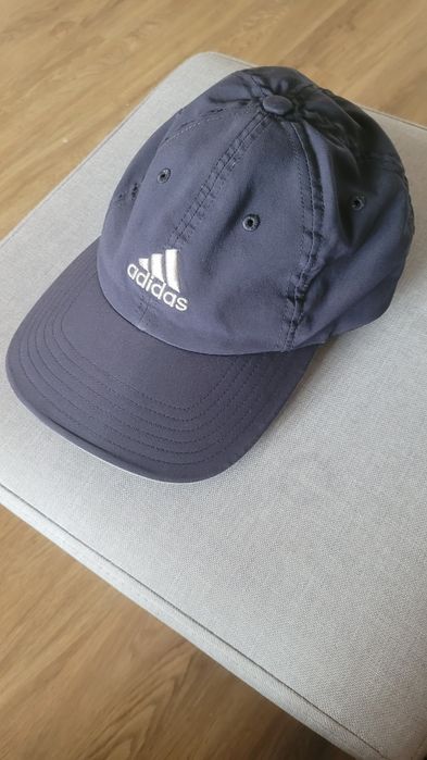 Czapka z daszkiem adidas granatowa