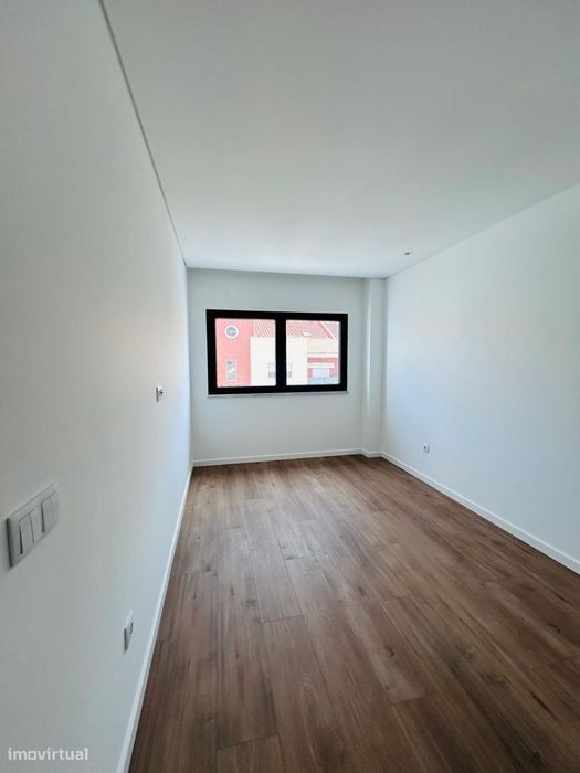 Apartamento T3+1 moderno e luminoso no Montijo