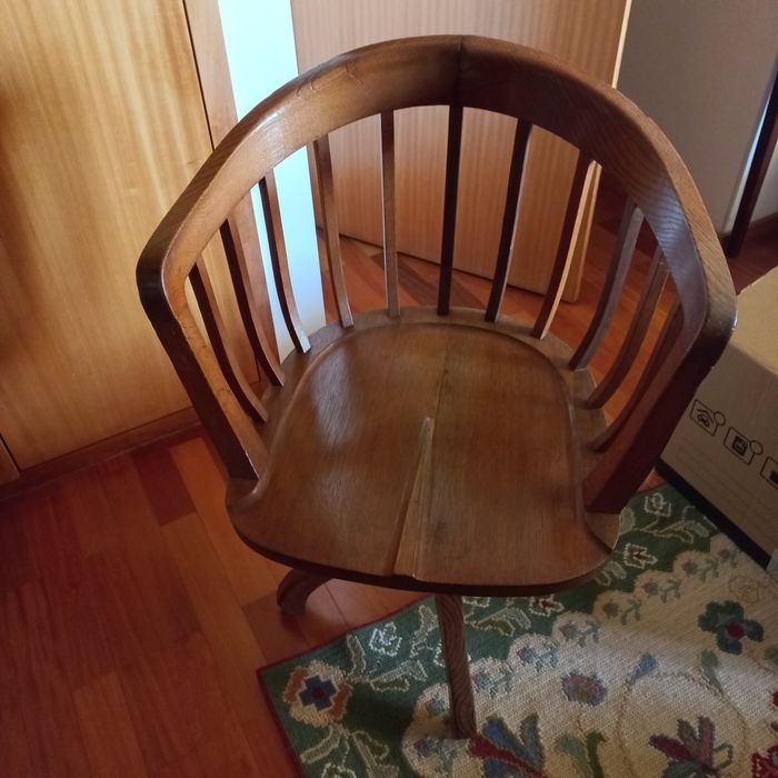 cadeira de escritório antiga.