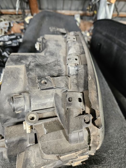 Audi 100 C4 przednia prawa lampa