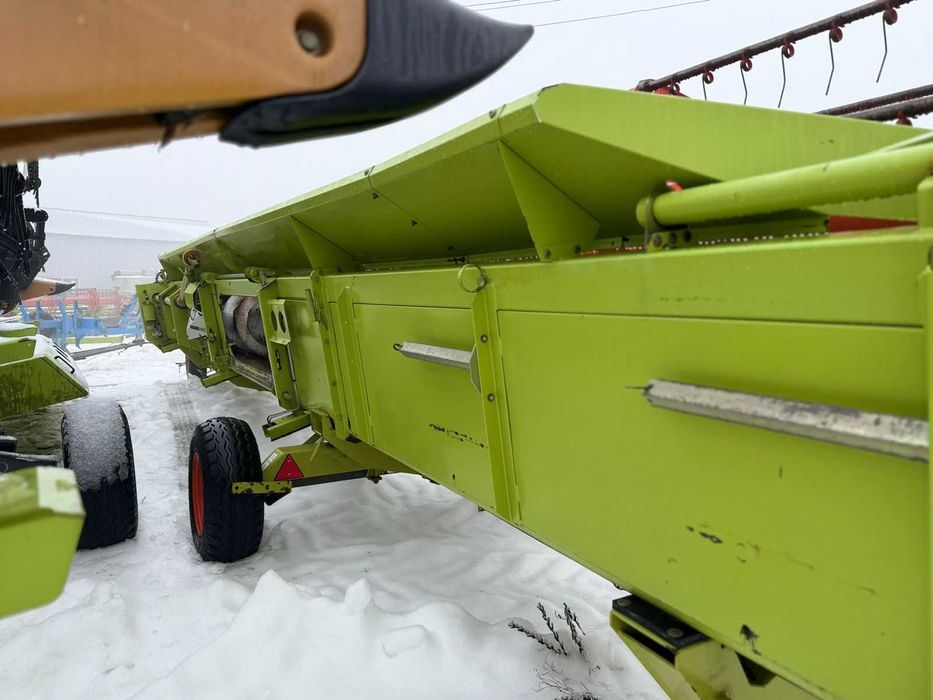 Жниварка Claas V900