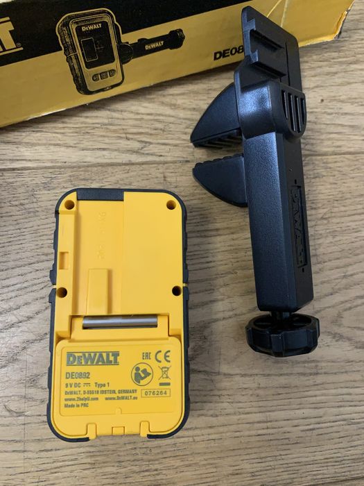 Приймач лазерного нівеліра Dewalt DE0892