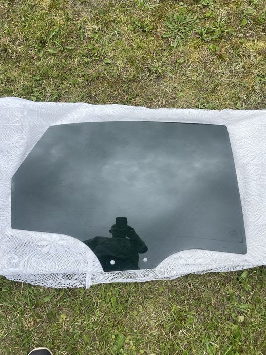 Szyba boczna prawa audi a4 b9 oryginalna 2017 r.