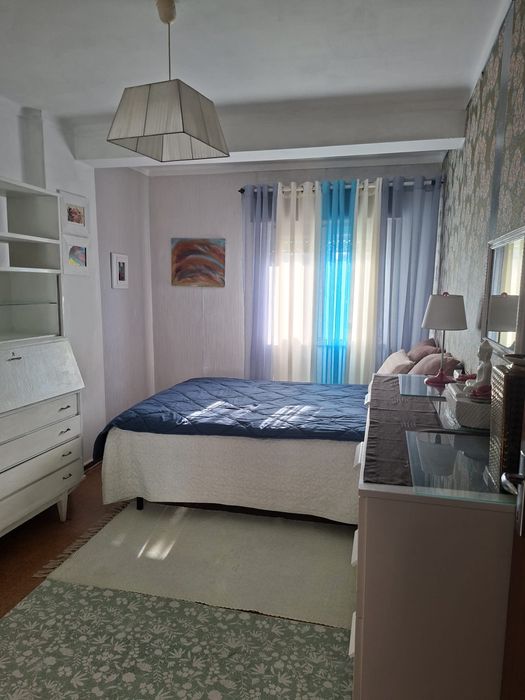 Arrenda-se Quarto
