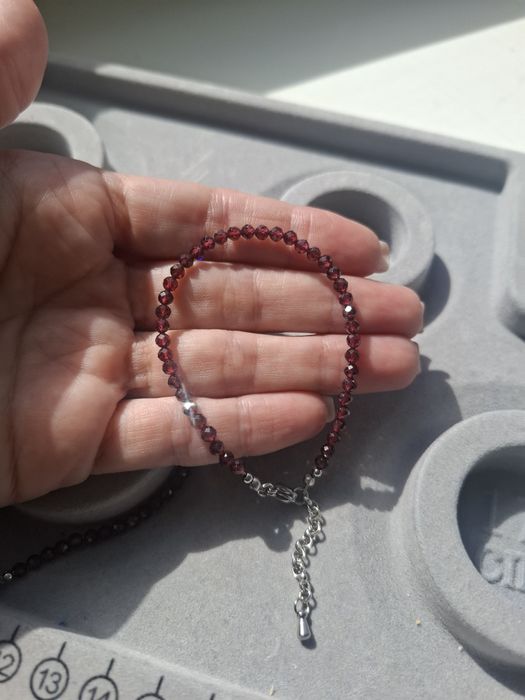 Чокер, намисто з натурального гранату