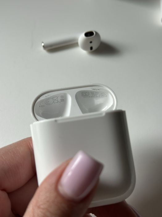 Навушники Apple AirPods with Charging Мб Case A2031 оригінал