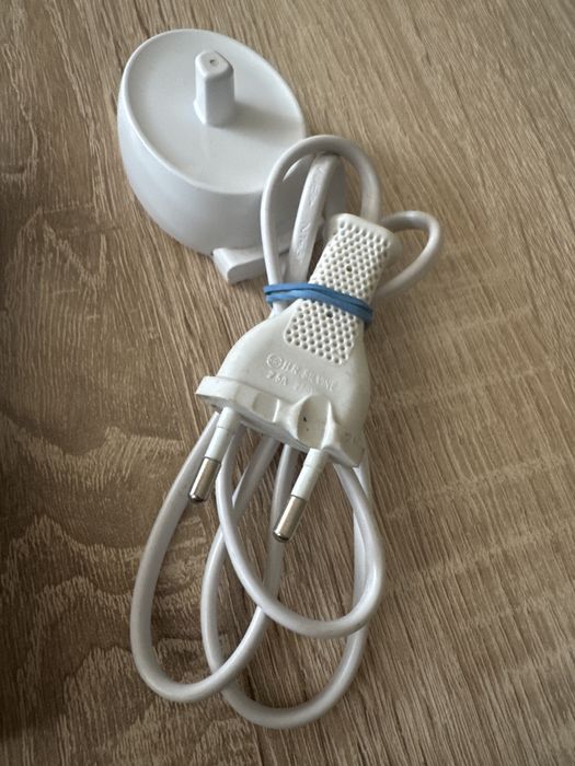 Szczoteczka elektryczna Oral-B Vitality 100 + ładowarka sprawna