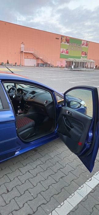 Ford Fiesta 2015r,benzyna,bardzo ładny.