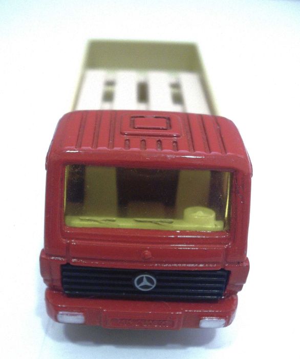 Siku Mercedes Actros 6-wheel Truck -escala +/- 1/64