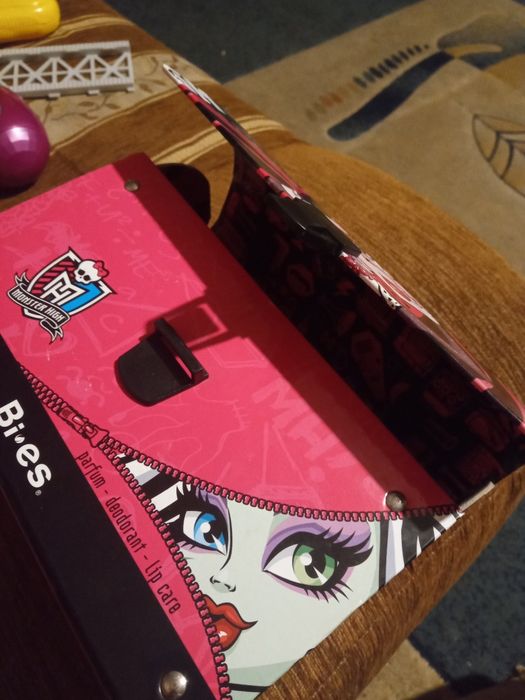 Kuferek monster high
