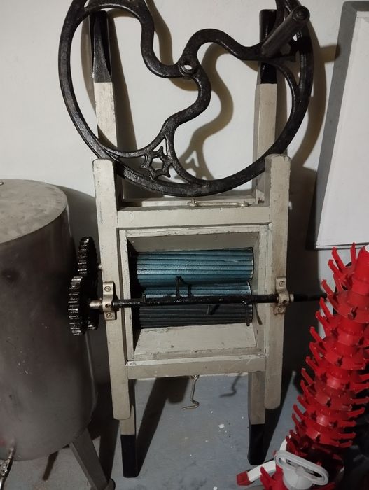 Ralador de uvas manual